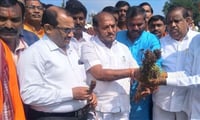 शेतकऱ्यांच्या नुकसानग्रस्त पिकांचे तात्काळ सर्व्हेक्षण करावेत – रामदास कदम